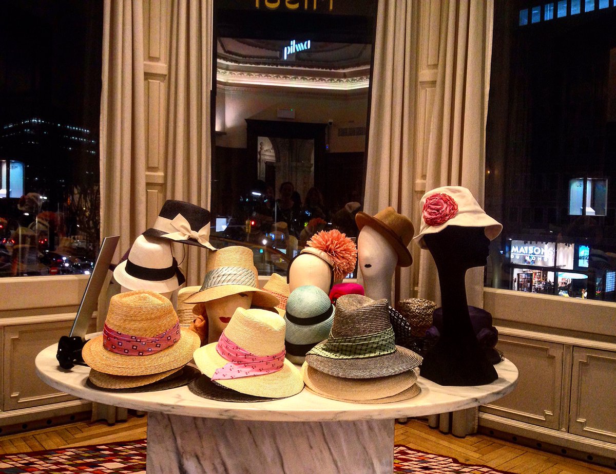 Ja tens el teu barret? Diumenge 3 abril tots anirem <a href="/amb_barret/">Passejada amb Barret</a> #misui #ambbarret