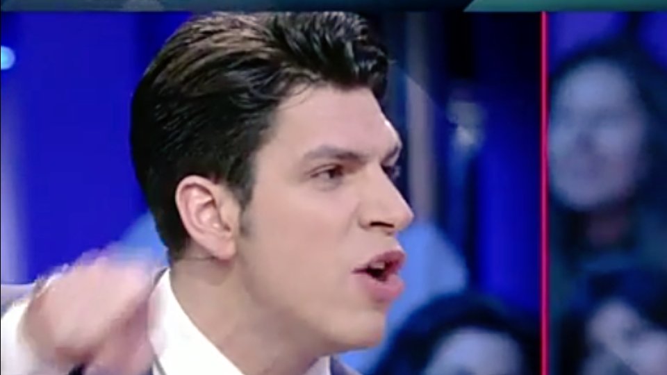 Elegidx's tweet photo. Encuentra las 7 diferencias #Gala13GHVIP https://t.co/zuOd8FXyO8