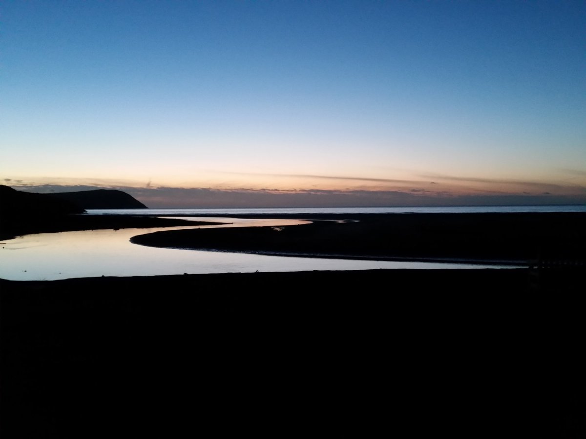 JonathanWiltshi's tweet photo. parrog,from Newport boat club. https://t.co/tyHKANYCNB