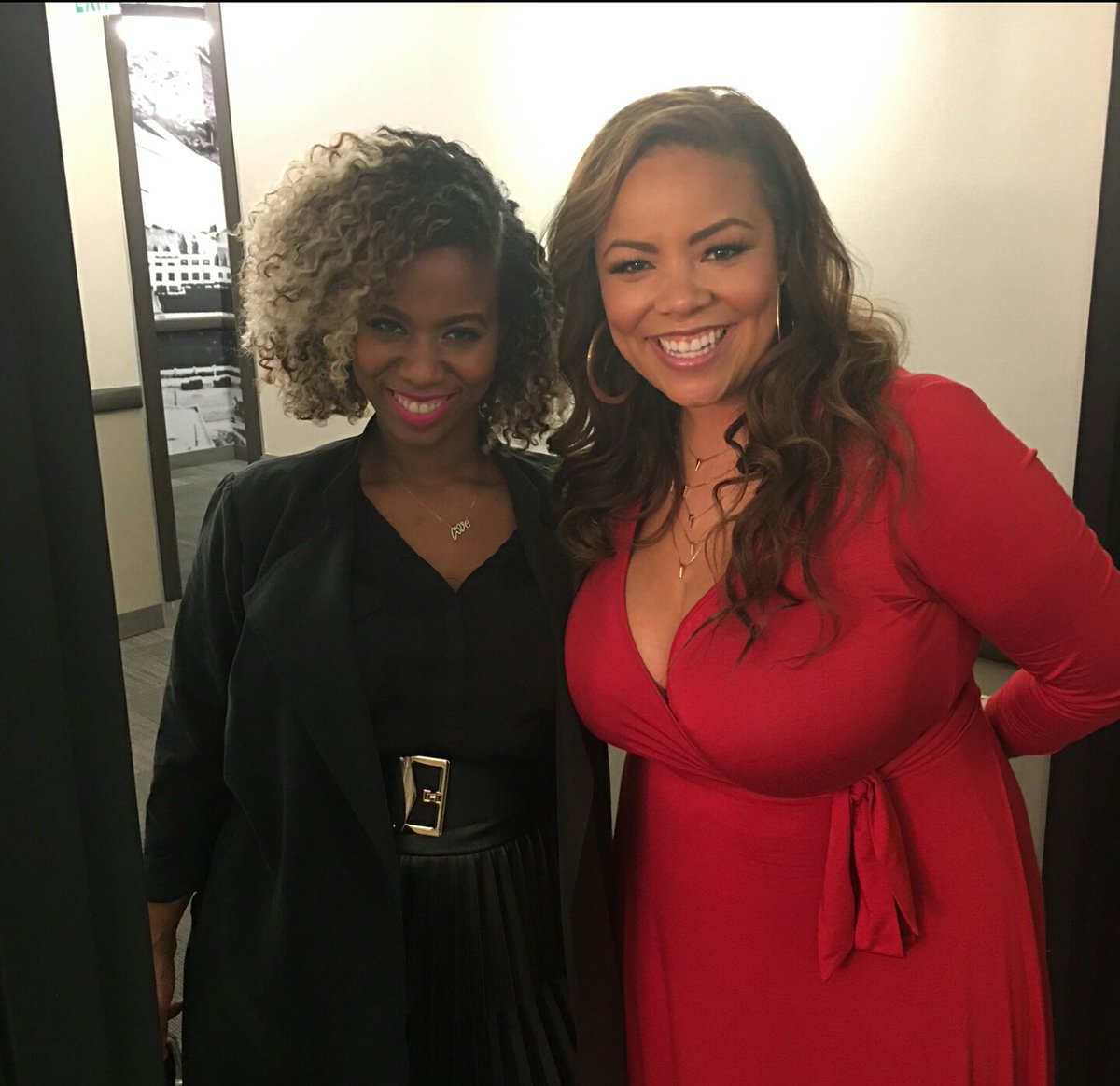 LavetteSlater's tweet photo. Me and wonderful @laurenmakk on the @Fablifeshow
#perfectlocks #tbt #Fablifeshow #haircare #lavetteslater https://t.co/yIIQ2oTes2