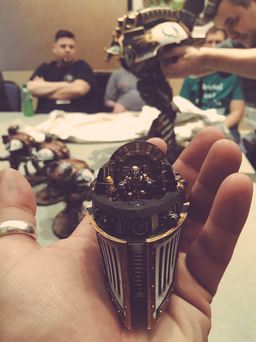 ACoatofGrey's tweet image. Holding a Warlord Titan head during Dave Taylor's class. #adepticon2016 #Adepticon