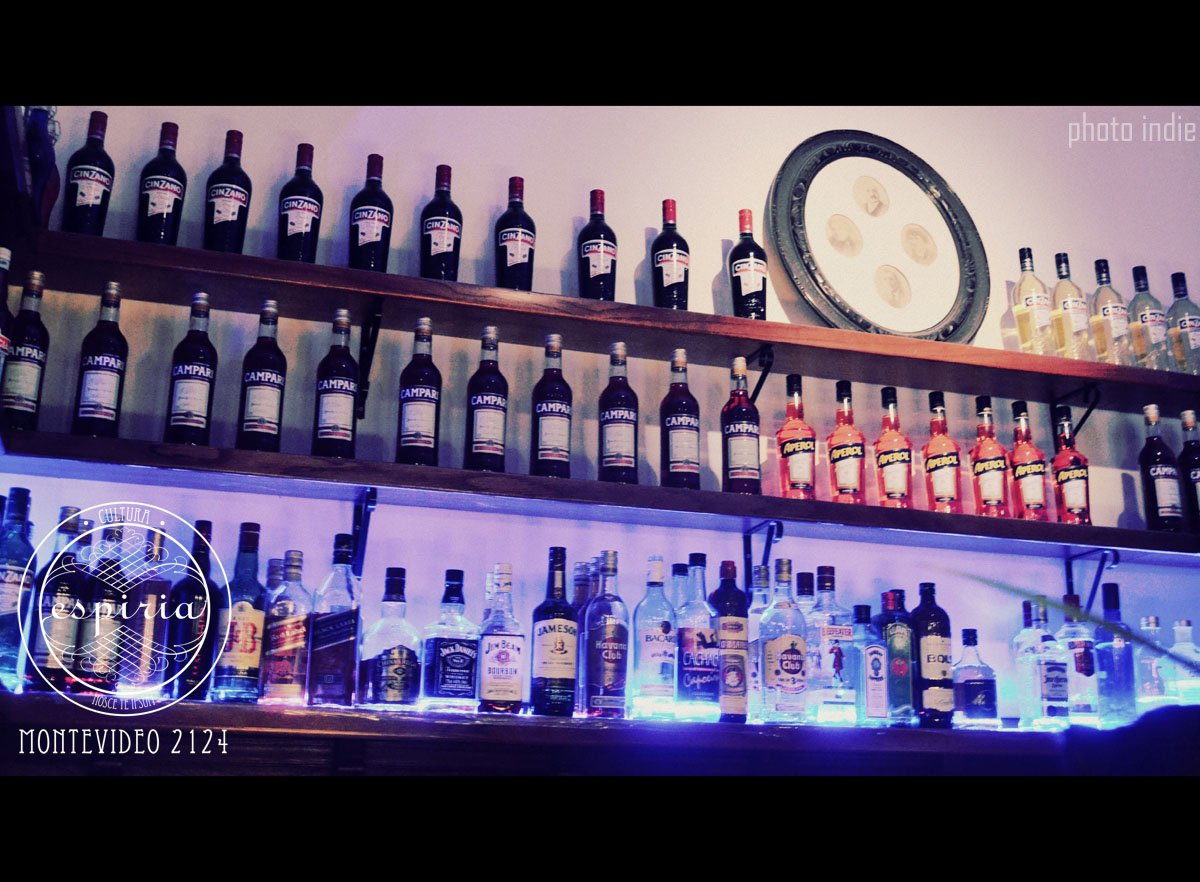 Espiria's tweet photo. Viernes y sábados, #HappyHourExtendido de 0 a 2 am. #NuevaCartaDeTragos + #DjSessions = #FindesConOndaEnEspiria https://t.co/3KtNmIscXj