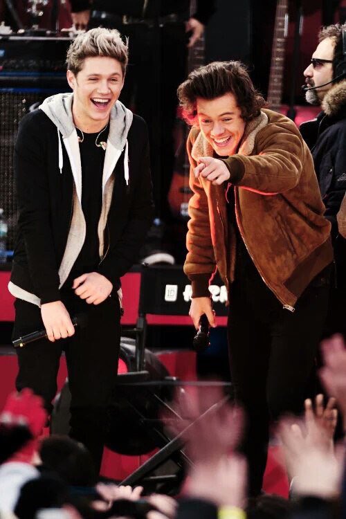 HarryS_thankyou's tweet photo. когда они вместе то *серьезность* не про них 😹😹#BestFanArmy #Directioners #iHeartAwards #HarryStyles #NiallHoran https://t.co/k3MuIcYysR