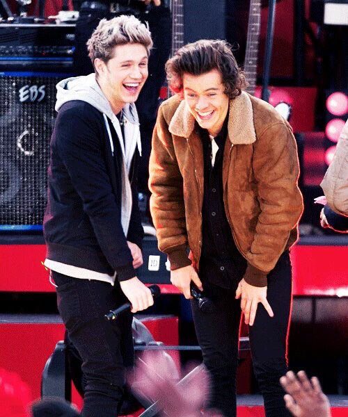 HarryS_thankyou's tweet photo. когда они вместе то *серьезность* не про них 😹😹#BestFanArmy #Directioners #iHeartAwards #HarryStyles #NiallHoran https://t.co/k3MuIcYysR