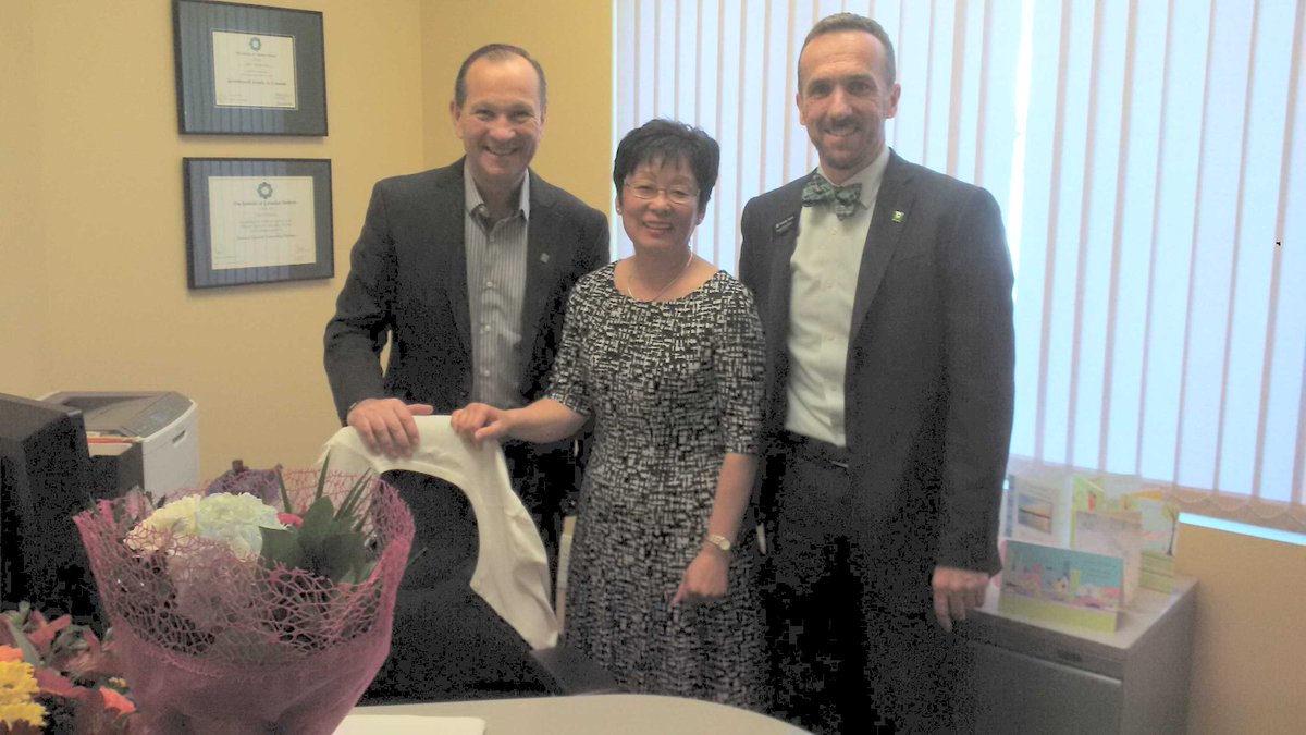 dsafinuk's tweet photo. @brayshaw99 @MauroManzi_TD saying goodbye to Cheryl after 42 years with TD. #startedveryyoung. Best wishes from all. https://t.co/4qULDXyyor