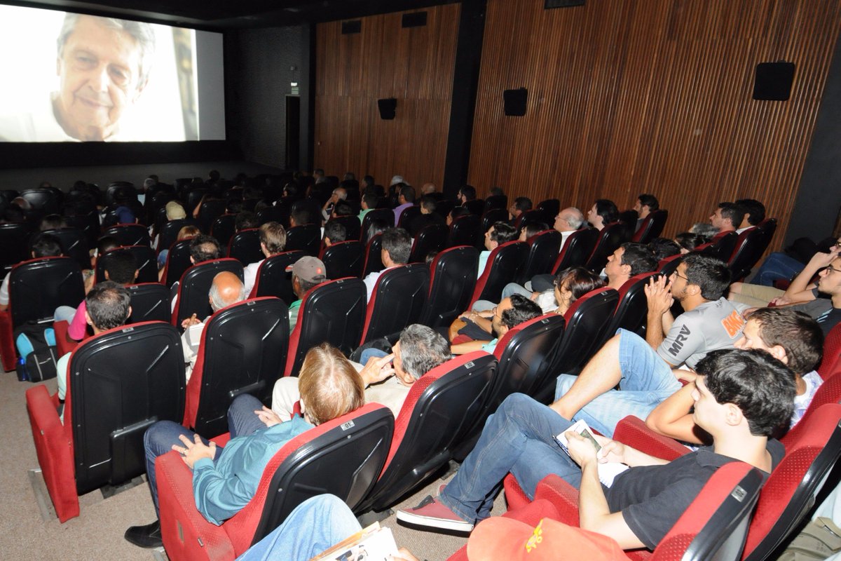 galomemoria's tweet photo. Foi um sucesso a exibição de ontem, com entrada franca, do documentário "O Imortal do Gelo", no Palácio das Artes. https://t.co/tPQp8dWFt0