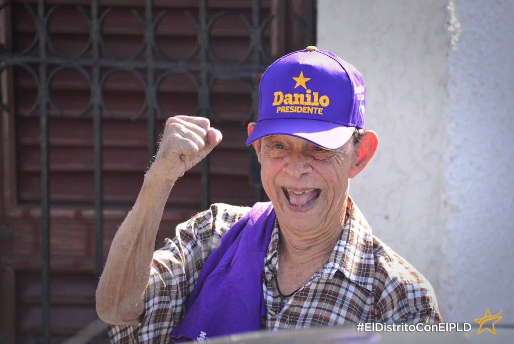 AmoMiQuisqueya's tweet photo. Los demás que recojan que el 15 de mayo las urnas serán moradas!!! #DaniloyReinaldo siguen!! @ReinaldoPared.💪 https://t.co/3r6oXcUY1p