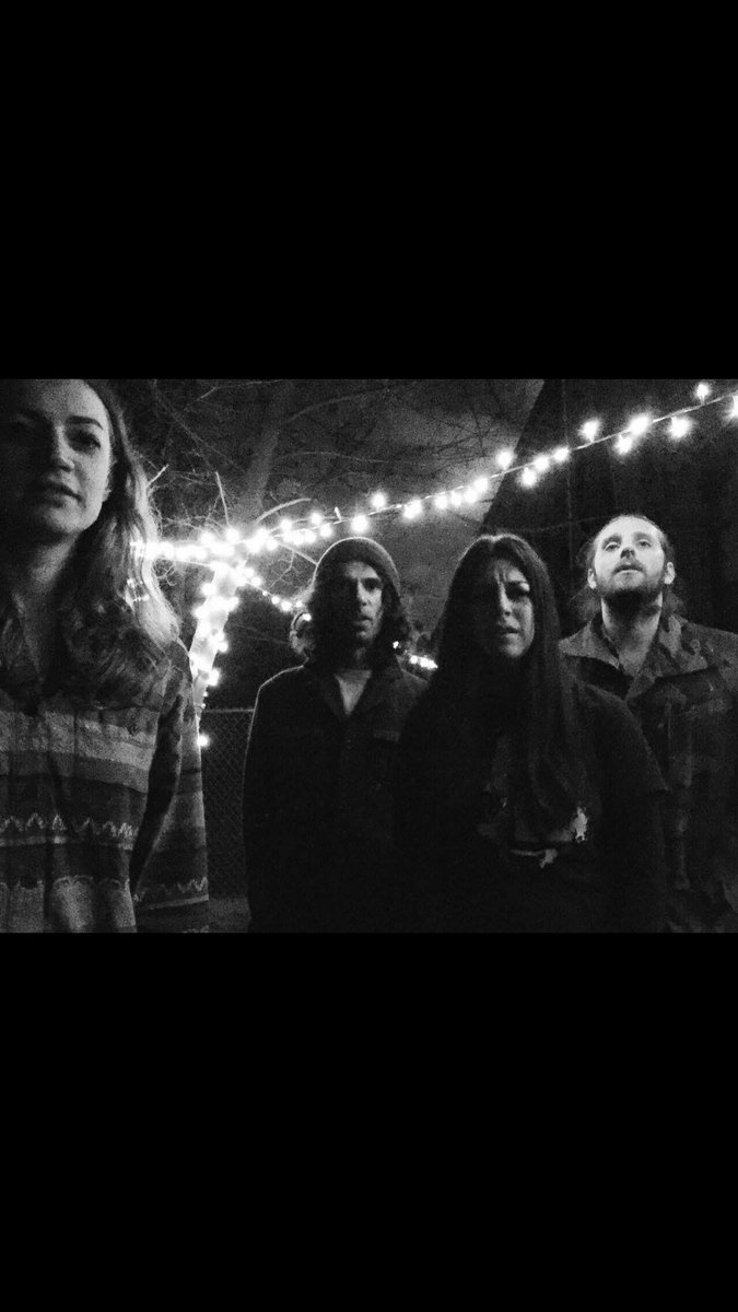 timecastlerealm's tweet photo. Birds coming to a show bear you https://t.co/5LEU1bt51S
