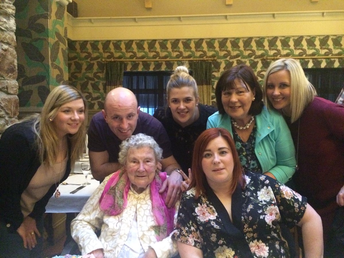 pjmurts's tweet image. Nanas 99th birthday #legend😘