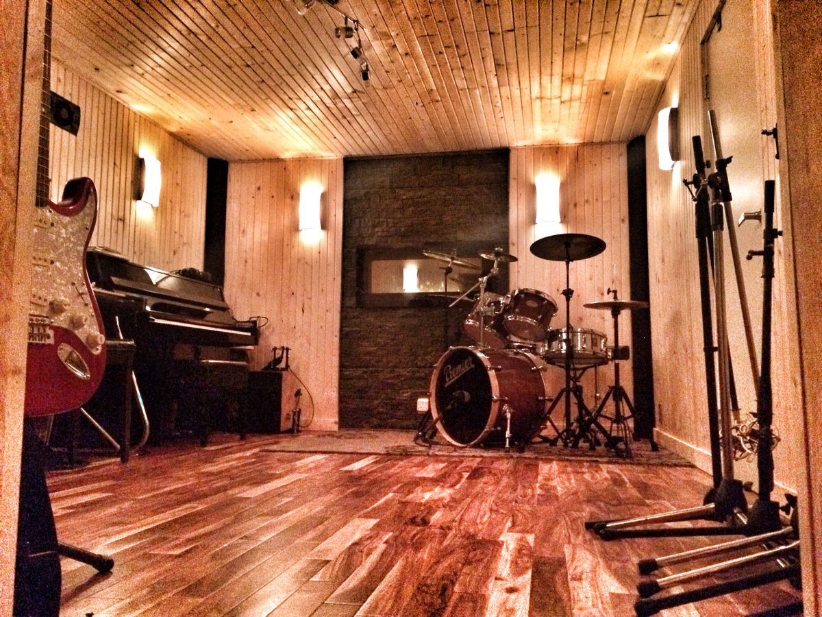 Finally finished the stonewall around the fireplace 😆🎸 #Calgary #yyc #calgarymusic #yycmusic #recordingstudio