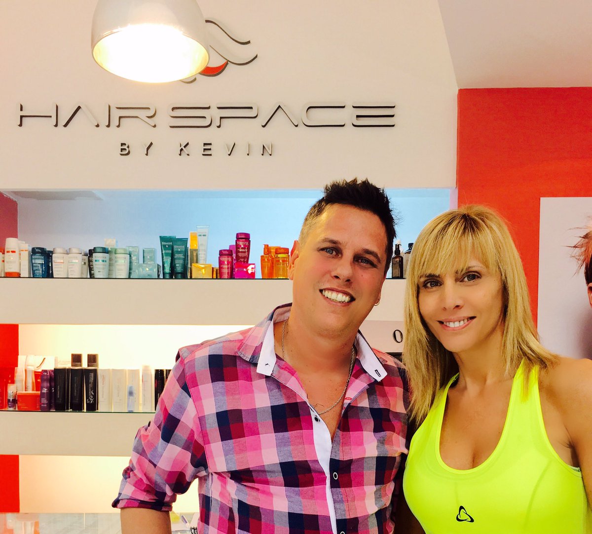 adrusalonia's tweet photo. Gracias @HairSpaceKevin #lamejorpeludelmundo 💗 https://t.co/z1a6mbP8H6