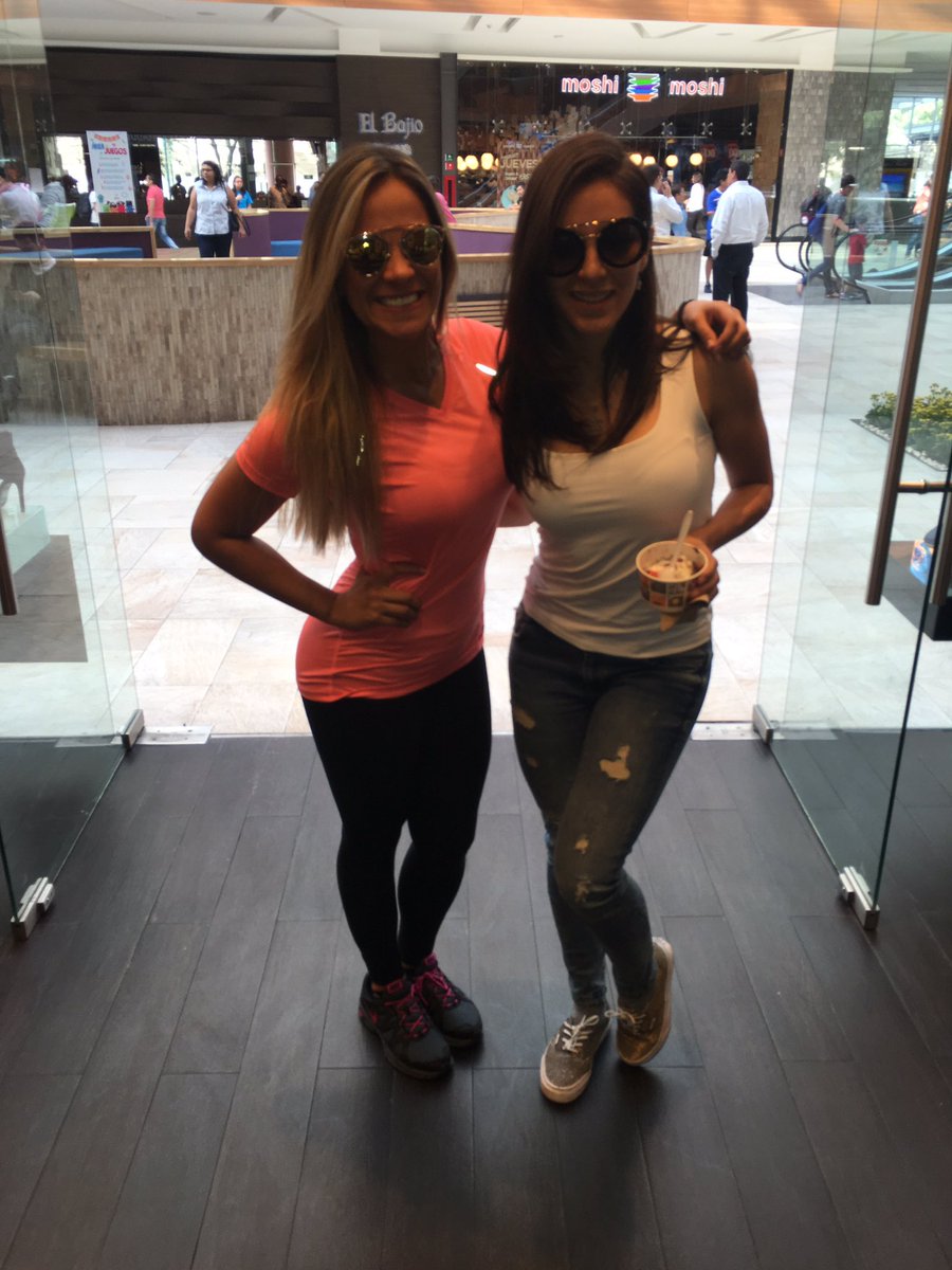 shiracasar's tweet photo. Día relax con una amiga @KarinaCatMusic que ya mero sale su vídeo nuevo 👏🏻👏🏻👏🏻👏🏻 síganla banda https://t.co/Cb0x4tKRRR