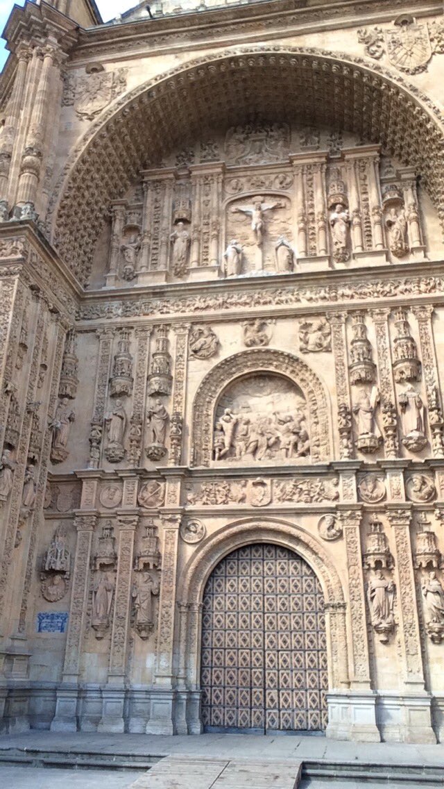 __GRAFA__'s tweet photo. Hey guys this is a cathedral #jesusliveshere #blessed it's very beautiful and it's in Salamanca #dontknowwherethatis https://t.co/ywrmKYL4Mz