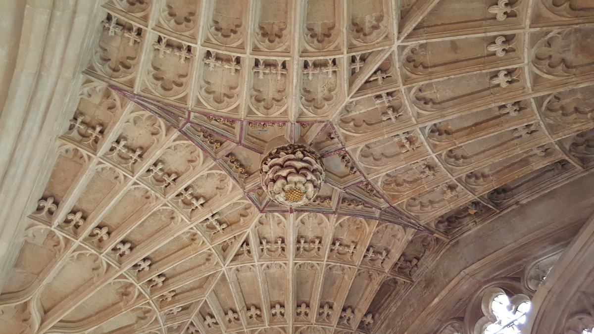 chris_croly's tweet photo. How many Tudor roses are their in Kings College Cambridge Chapel? #henryvi https://t.co/ZqVqP3CFWt