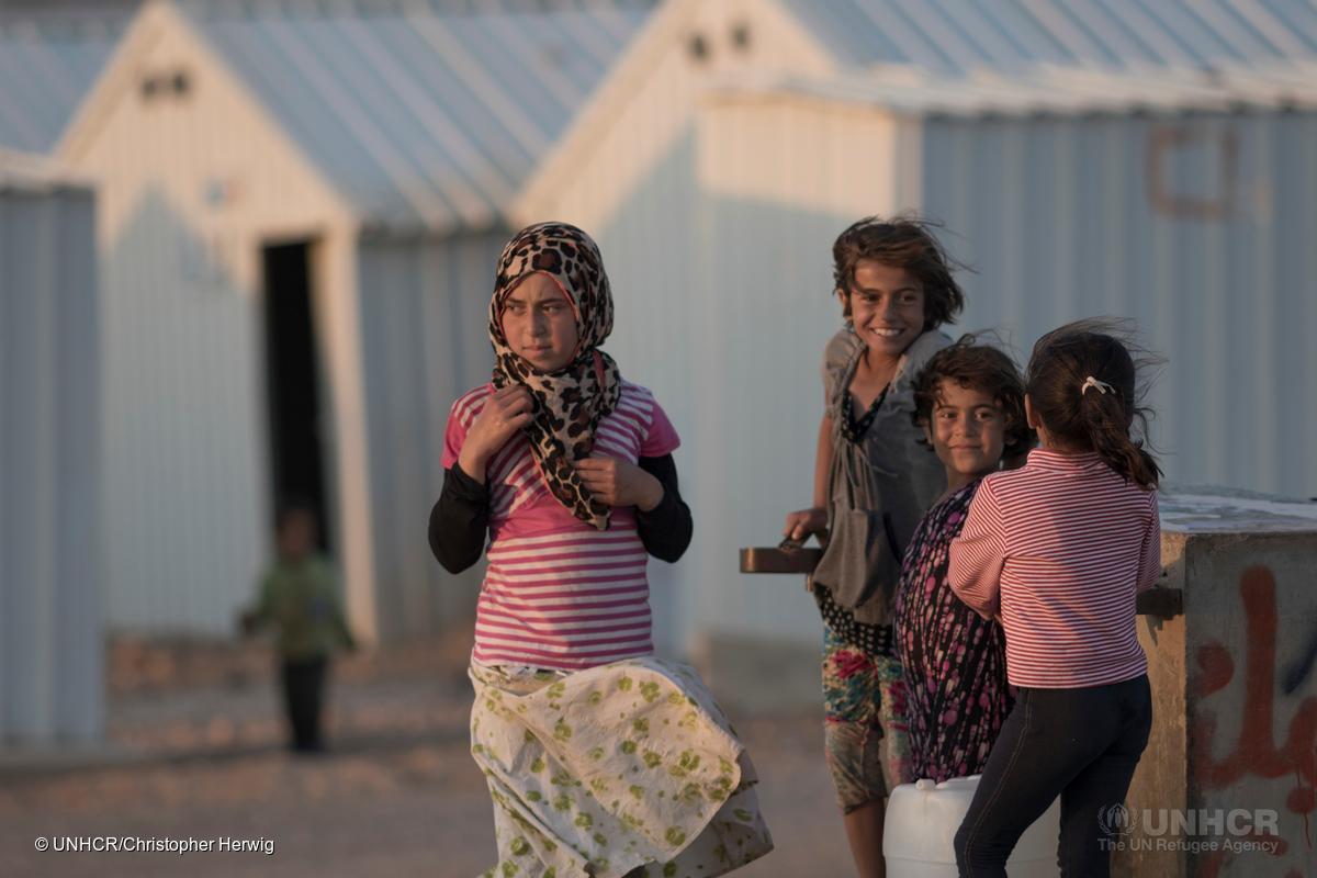 Refugees's tweet photo. Resettlement is one of many ways governments can help Syrian refugees https://t.co/wL9a65vWwa https://t.co/do3EXQyxGu