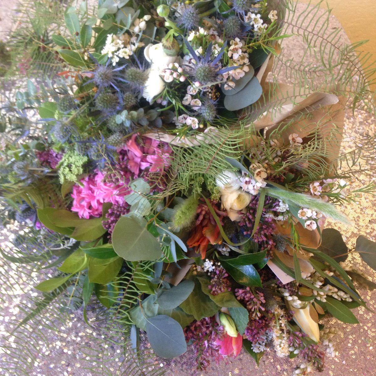 hardcoreflorist's tweet photo. Flower happy hour. $12.00 Arrangements. And GO! 1712 SE Ankeny #pdx #pdxnow #happyhour #treatyoself #97214 #buckman https://t.co/keoZ97RbCe