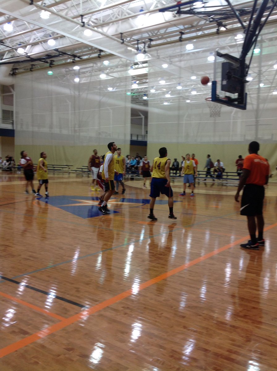 UTAIMSports's tweet photo. Close game happening! #getMACtive #UTAMAC #intramurals https://t.co/8I5tFz9KKc