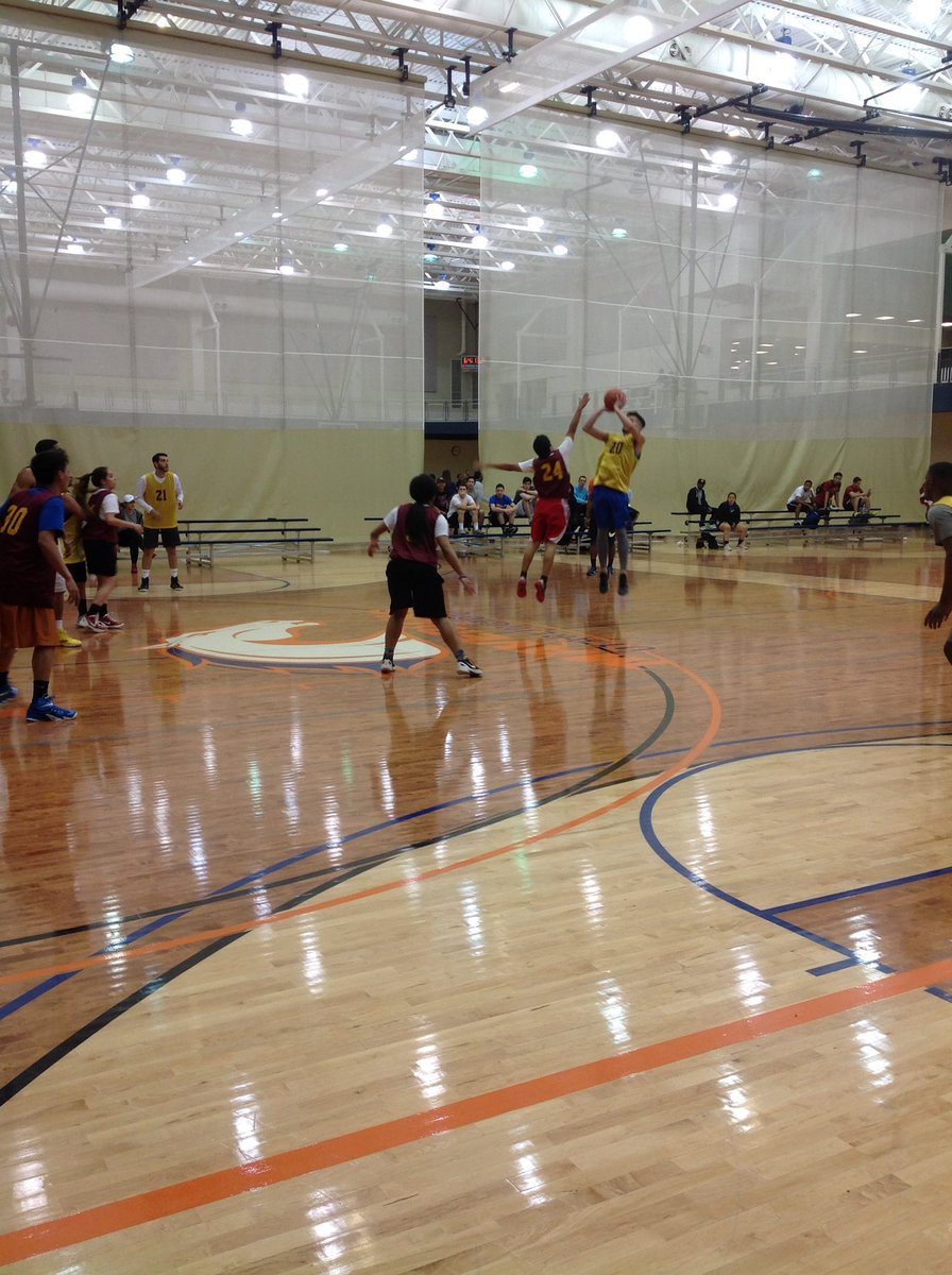 UTAIMSports's tweet photo. Close game happening! #getMACtive #UTAMAC #intramurals https://t.co/8I5tFz9KKc