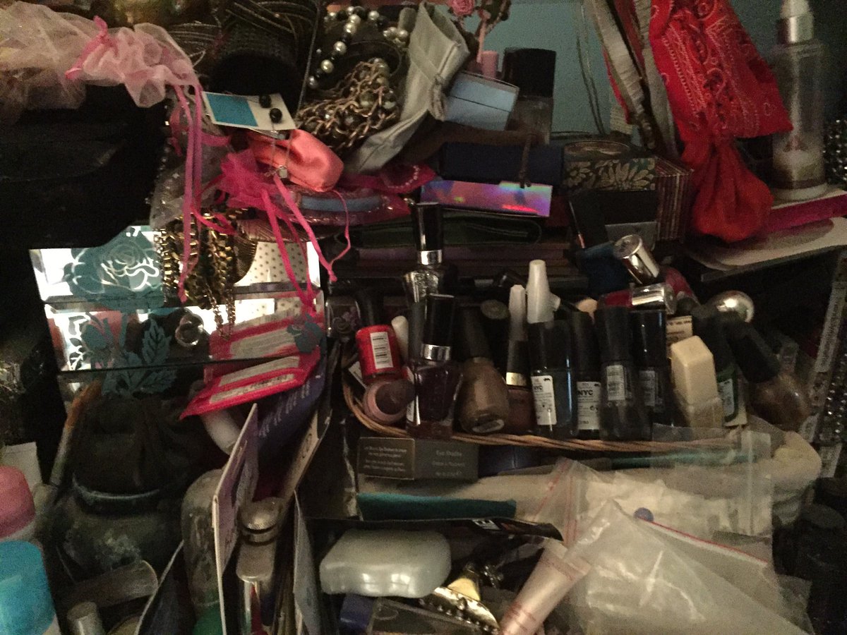 Clairemsings's tweet image. @herclutterbox soooo I could really do with this!! 😂 #clutterbox 🙏🏻🙏🏻🙏🏻