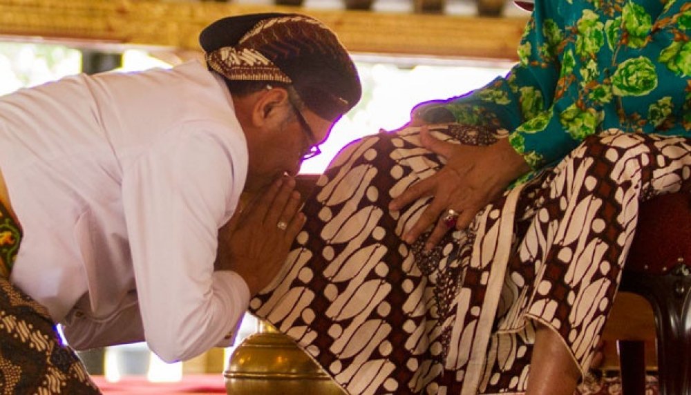 GNFI's tweet photo. Makna Batik Parang yang Tak Sembarangan : https://t.co/HB0lnD5Unv https://t.co/PbnaLB4Tfs