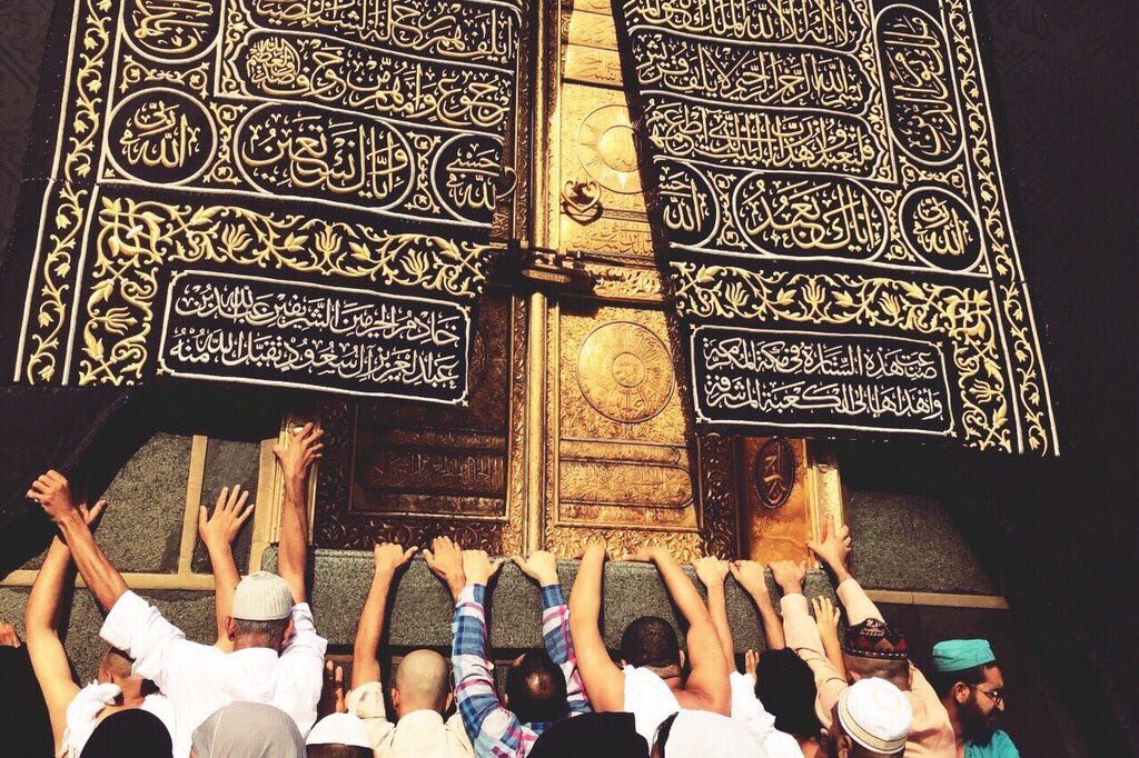 Bahrawy___'s tweet photo. اللهــم سَجــده فى بيتـــك...💛🙌🏿 https://t.co/LqrqXVnecH