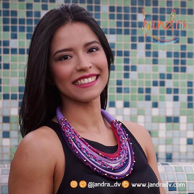 Jandra_dv's tweet photo. «La felicidad... no se logra con grandes golpes de suerte... sino con pequeñas cosas que ocurren todos los días». https://t.co/evSZriJTtz