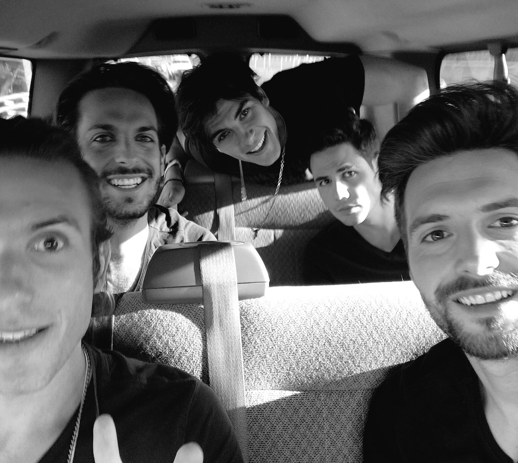 dvicioficial's tweet photo. Ya llegamos al estudio!! Nos vemos en pocos minutos aquí 
https://t.co/CCp5DJsB5B https://t.co/aUmSHLJNXg