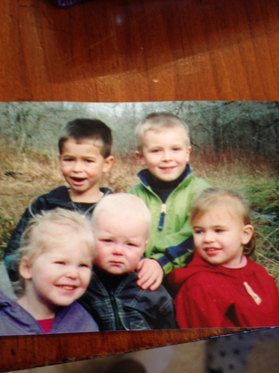 Toe_B33's tweet photo. When you are 2 but know these fuckas r gunna screw you over eventually https://t.co/4CmuMWg6Ay