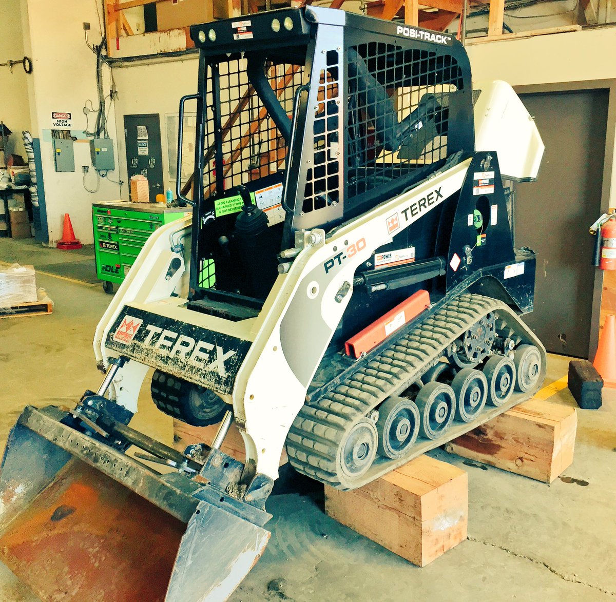 DLEequipment's tweet image. Just another day in our shop! #AnyMake #AnyModel #WeDoAG #WeDoCE #WeDoItALL #DLE