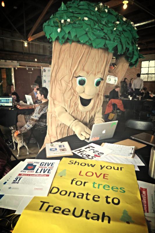 TreeUtah's tweet photo. TAKE ACTION by 11:59pm to help #TreeUtah WIN $10,000 #LoveUTGiveUT!!!!!! https://t.co/UPM9P2FPeo https://t.co/2Djvwvmiz2