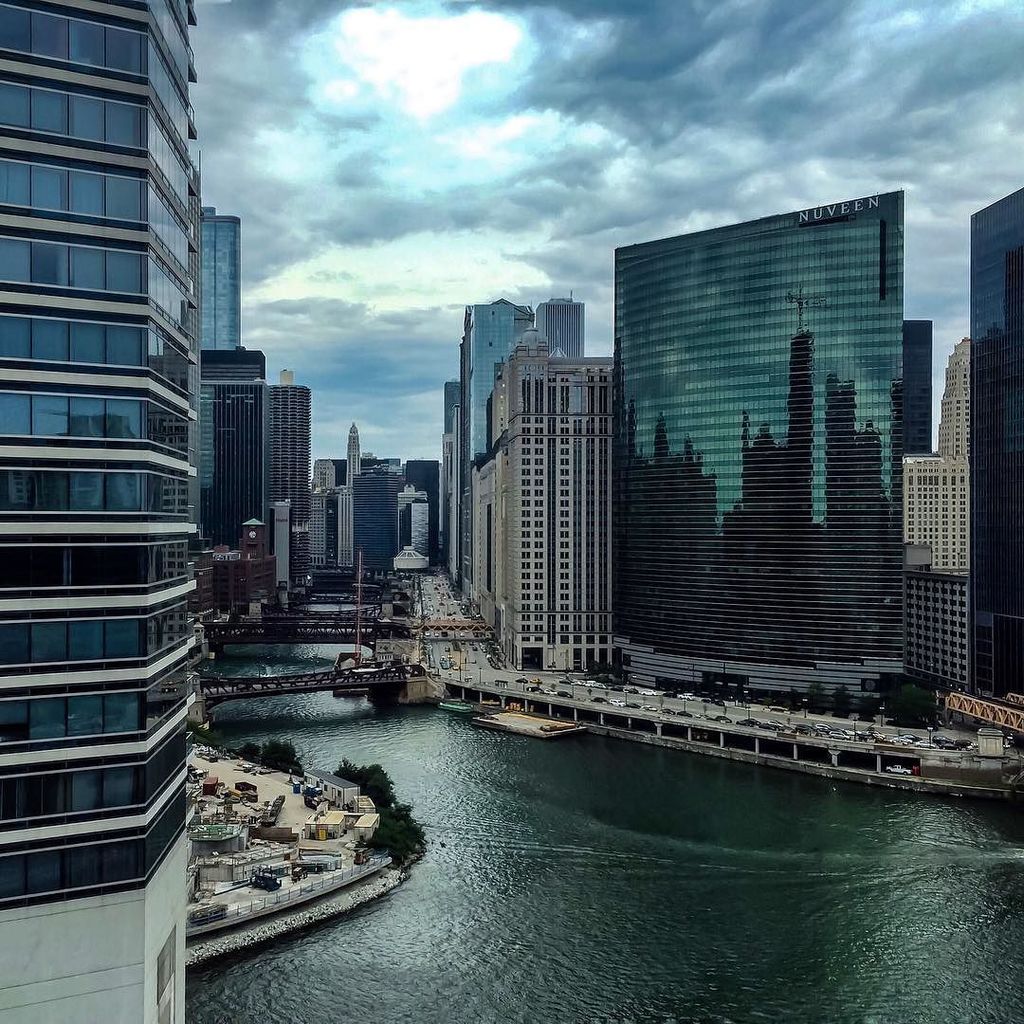 ChiPhotos's tweet photo. by ekpendds: G L O O M

.
.
.
.
#chitecture #nbcchicago #chigram #wu_chicago #mychicagopix #insta_chicago #igerschi… https://t.co/tEZvuLN1mq