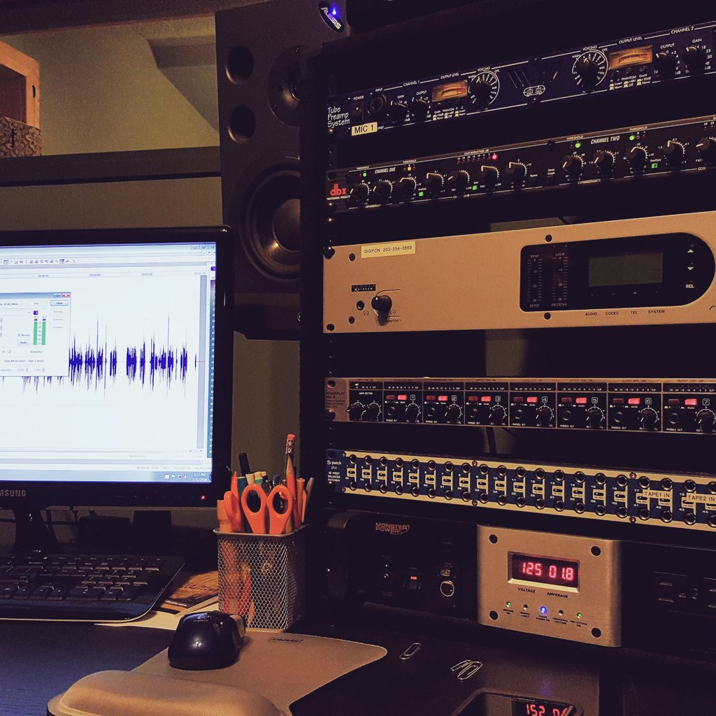 thevoicecaster's tweet photo. Fun afternoon in the studio recording a Commercial demo! #voiceover #commercial #casting https://t.co/64nG4boaVY