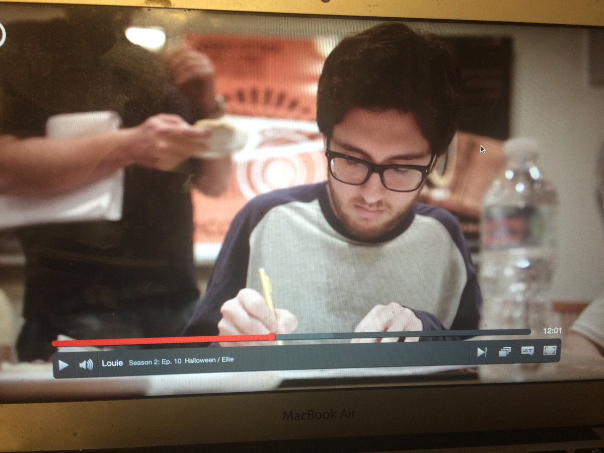Look who I spotted when watching "Louie"! Fantastic. <a href="/jakeandamir/">Jake and Amir</a>