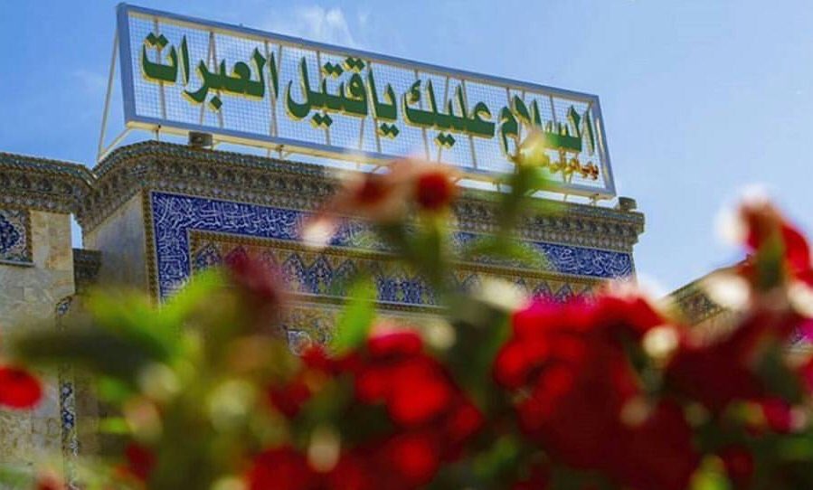 يآجمـيل .. ٱلجنه تتنفس أريجک 
يآجمـيل .. تآهت إلروح بخليجک 
يآجمـيل ..مآ لگه ٱلكون بمثآلک 
#يا_حسين
#جمعة_مبآركة
48💍
