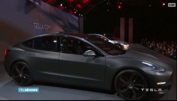 Mooie auto die nieuwe Tesla. Maar ook nu die relatief kleine range, ik weet het (nog) niet.. #tesla
