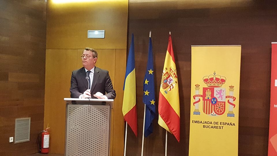EmbEspBucarest's tweet photo. Am inaugurat cursurile de limba spaniola pentru politisti si jandarmi romani #MarcaEspaña @MAECgob @policia https://t.co/7VuhR5Ttw6