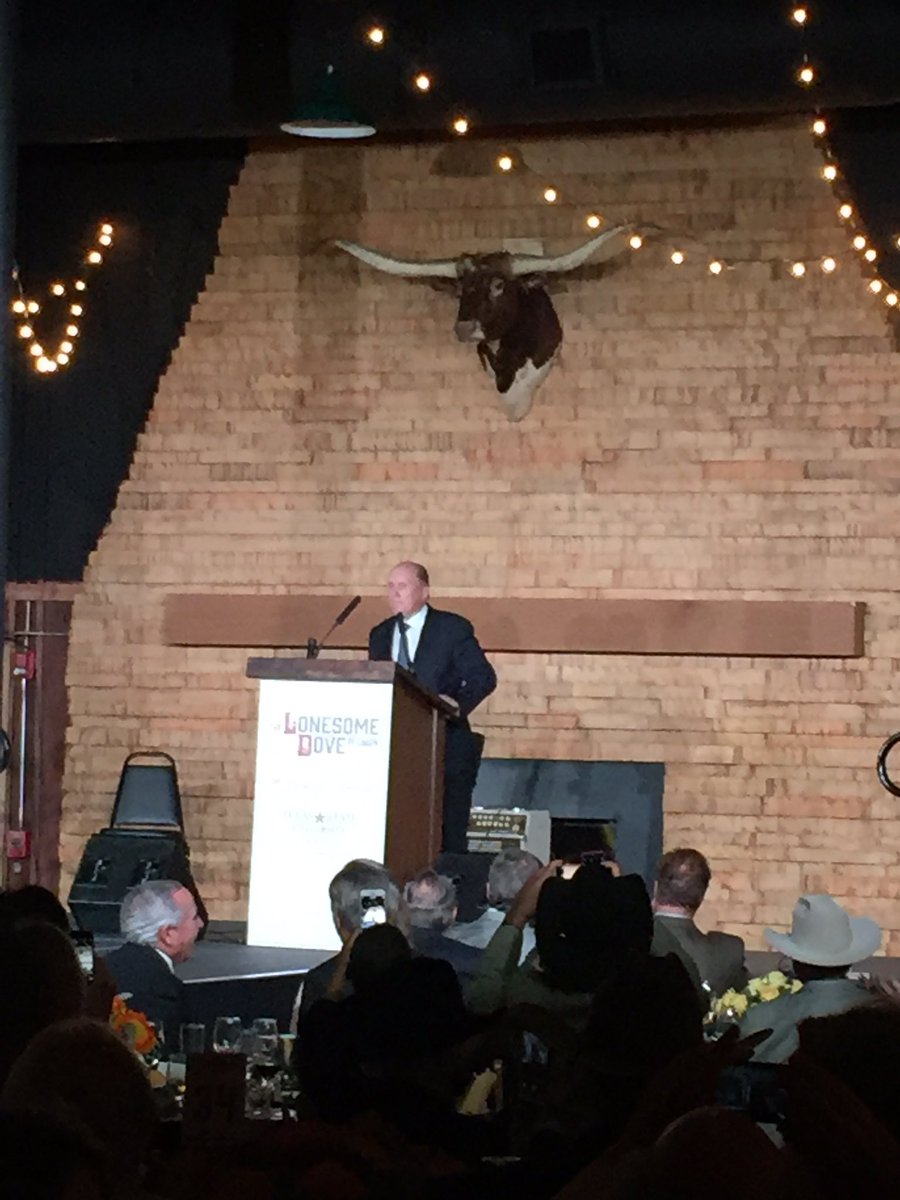 WiseAboutTexas's tweet photo. That's Robert Duvall right there. #LDReunion https://t.co/PYlMFZLcYG