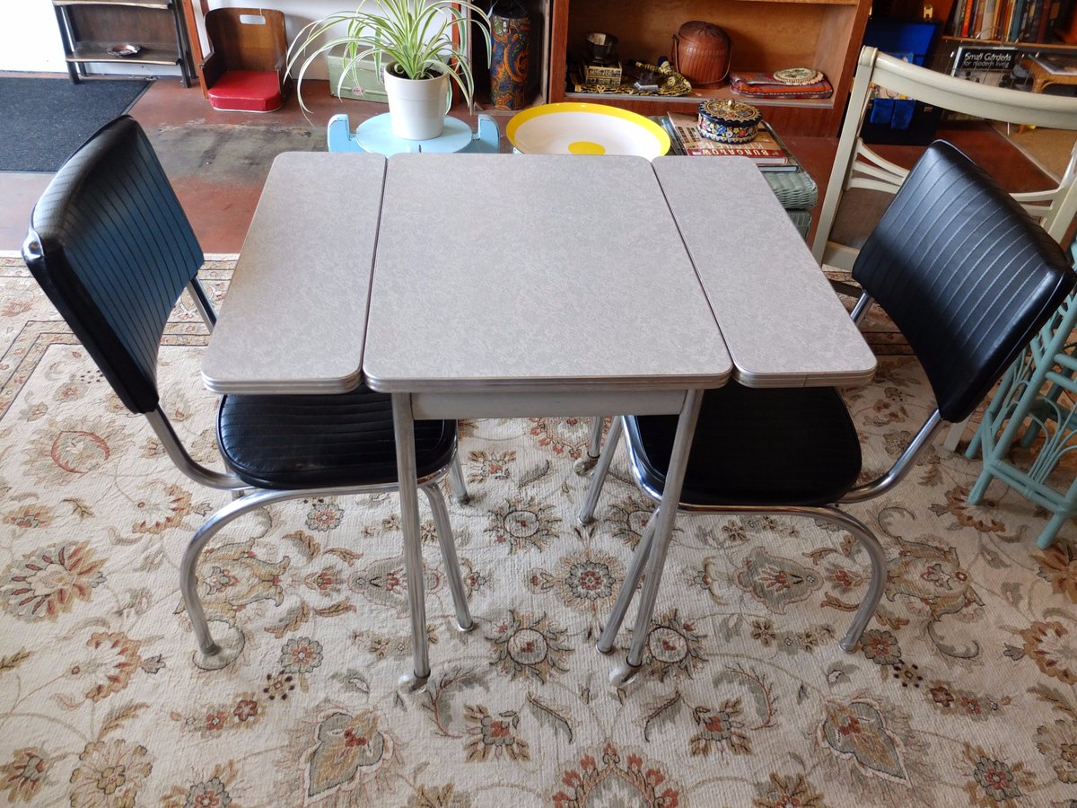 shop4pdx's tweet photo. #Formica #small #dinnig table #vintage #extendable #leaf https://t.co/1CsH6ub1CV