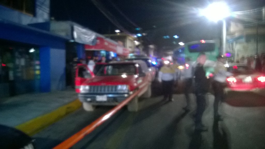 Matan a hermanos a bordo de camioneta en Xochimilco - Ce7FKjUUUAAB55R