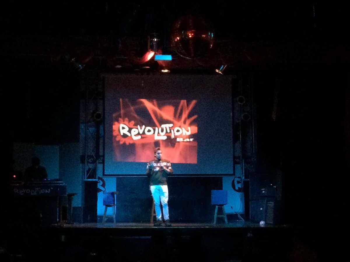 revolution74's tweet photo. Seguimos con #MagiayComedia en @revolution74... En este momento #brayanmora @unamalformacion https://t.co/T9wlpEKAmp