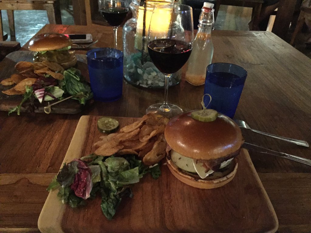 AdrianNBCLA's tweet photo. Apple-Brie-bacon burger on brioche  at #Nalus. #maui #food #travel https://t.co/qyNIBuxVT9
