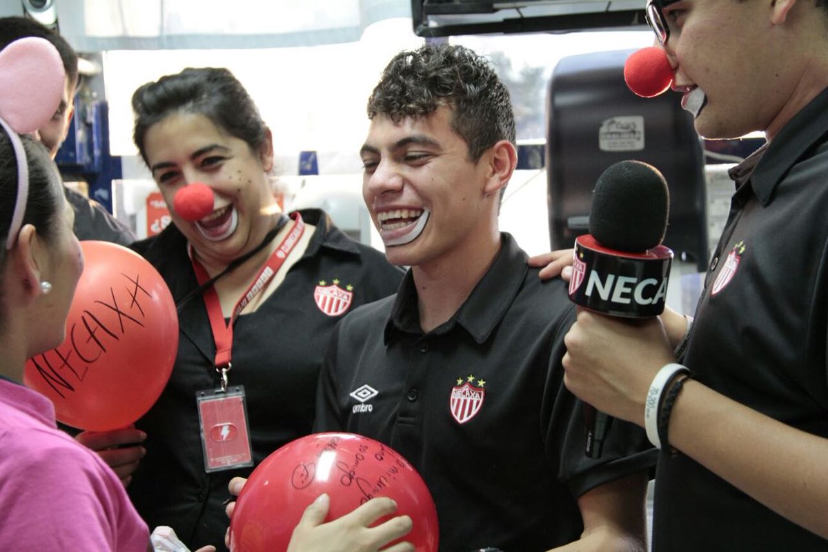 ClubNecaxa's tweet image. #Galería | Fotos de la visita de los #RayosDeLuz al #HospitalHidalgo goo.gl/ZLq2EP