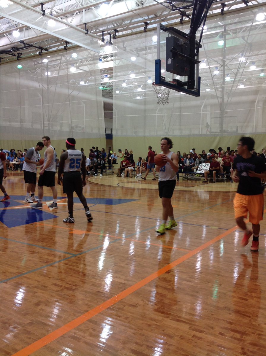 UTAIMSports's tweet photo. Greek game is about to start y'all! #getMACtive #UTAMAC #intramurals #greeklife https://t.co/ppqwhPYMAG