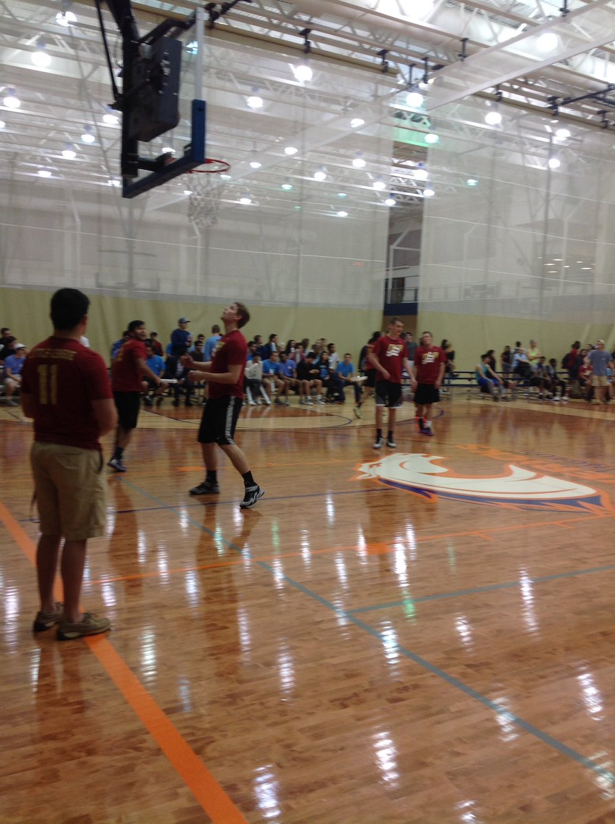 UTAIMSports's tweet photo. Greek game is about to start y'all! #getMACtive #UTAMAC #intramurals #greeklife https://t.co/ppqwhPYMAG
