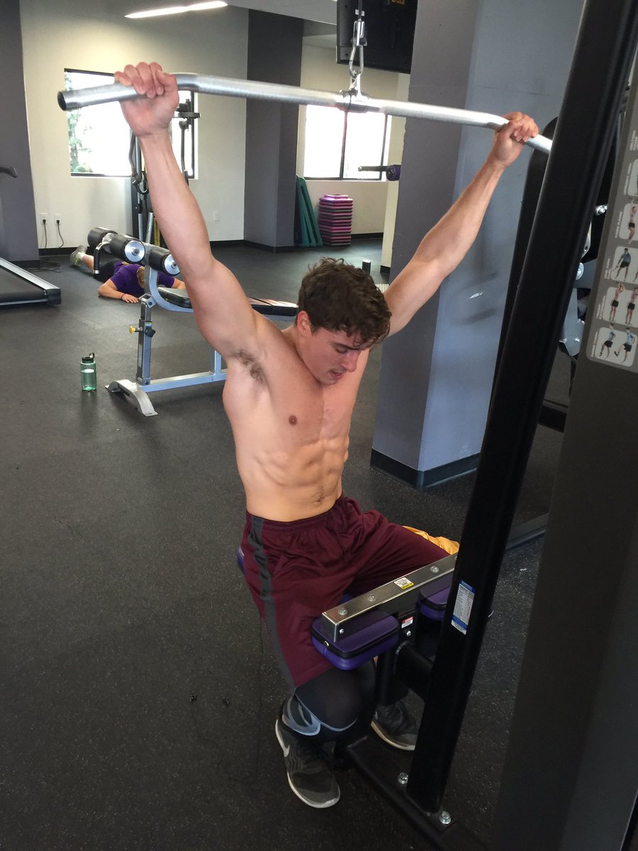 therealnogales's tweet photo. Wine Wednesday < Workout Wednesday https://t.co/uH6MjxkIQt