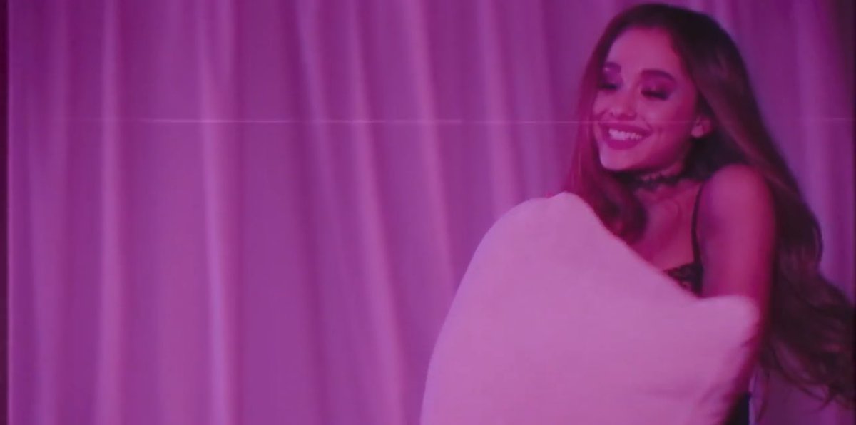 She likes to model for me.. Sometimes.. 😊