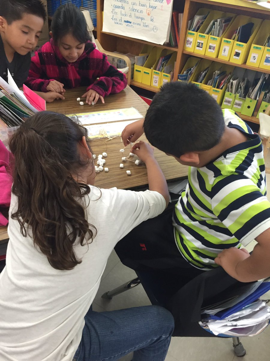 SraAlmanza's tweet photo. Chef hook. Making cubes and pyramids #misdtlap @ReneaKern https://t.co/BLj63zT9IM