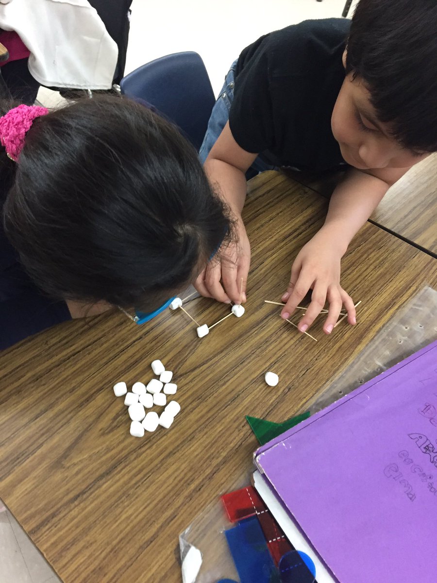 SraAlmanza's tweet photo. Chef hook. Making cubes and pyramids #misdtlap @ReneaKern https://t.co/BLj63zT9IM