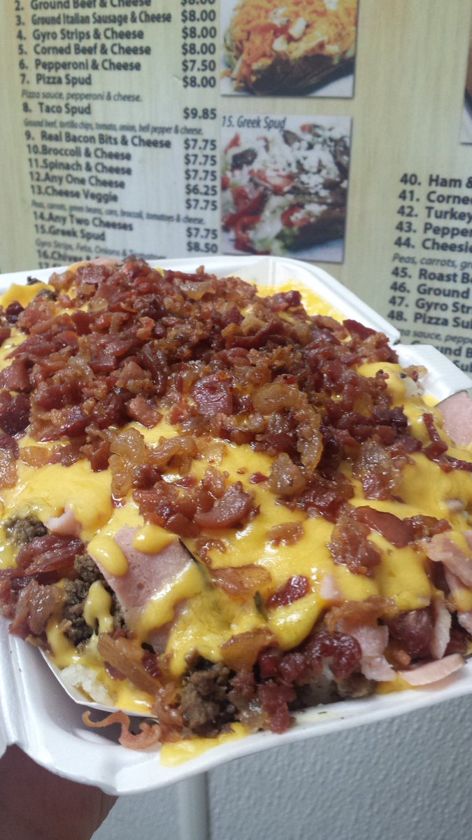 thepotatoplace's tweet photo. The guy's favorite...ground beef, ham, and bacon bits 😋 #thepotatoplace 107 W Warren Ave. Detroit by 3138338948 https://t.co/u8VsoRRQsr