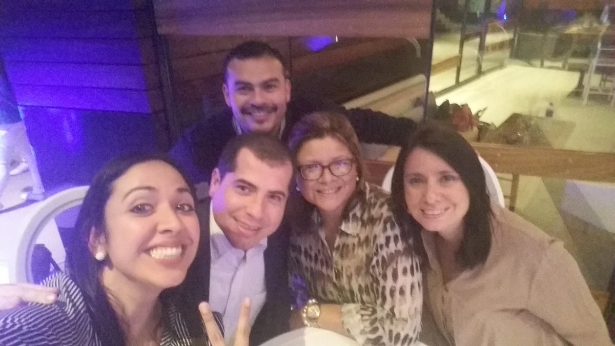 SoFiaBeAtRiZ's tweet photo. En equipo, celebrando la llegada del #s7ensv, #TheNextGalaxy. El evento  be e @SamsungCentroAm en #ElSalvador https://t.co/96n44V6ktV